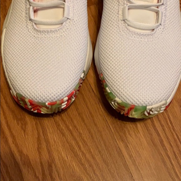 Adidas Dame 5 basketball Sneaker size 11 - Picture 7 of 8